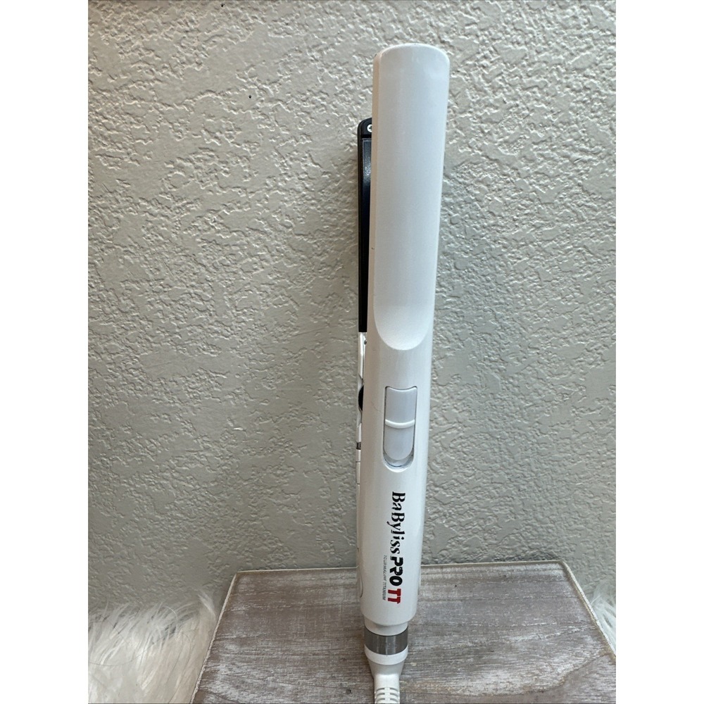 $28 🌙 Babyliss Pro TT Tourmaline Titanium 1.5 White Flat Iron BABTT2658 READ